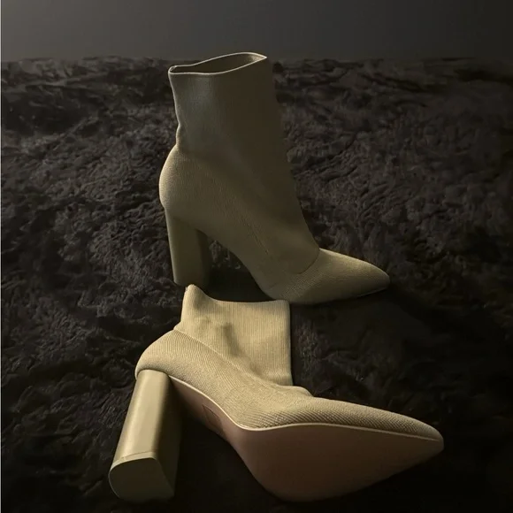 NWT Public Desire Exclusive Wide Fit Loyal Heel Sock Boots in Olive Knit - Picture 9 of 11